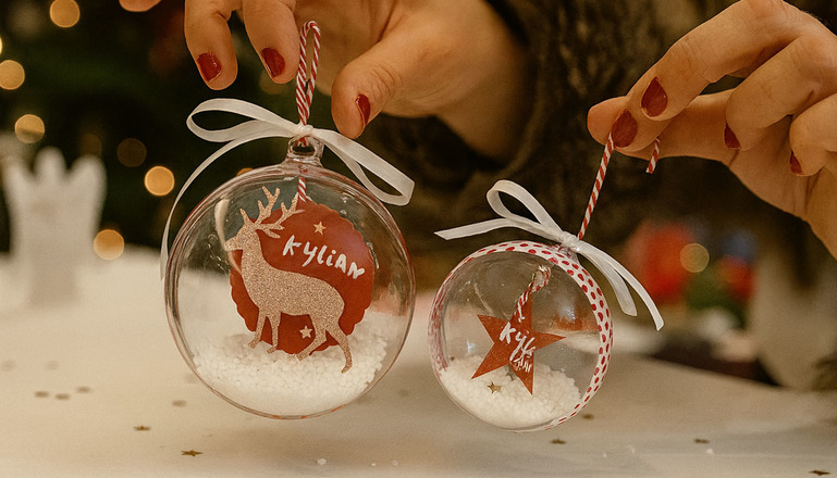 Animation Fabrication de Boules de Noël pour votre événemement Noël - Boules de Noel Transparentes - Deux boules de Noël