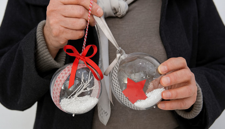 Animation Fabrication de Boules de Noël pour votre événemement Noël - Boules de Noel Transparentes - Atelier De Noël 2022